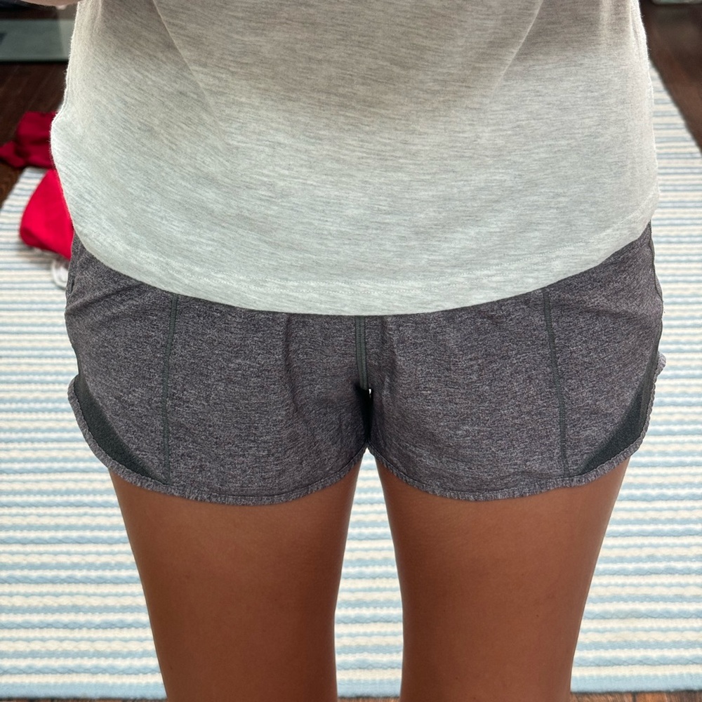 lululemon hotty hot size 6, 2.5 inches